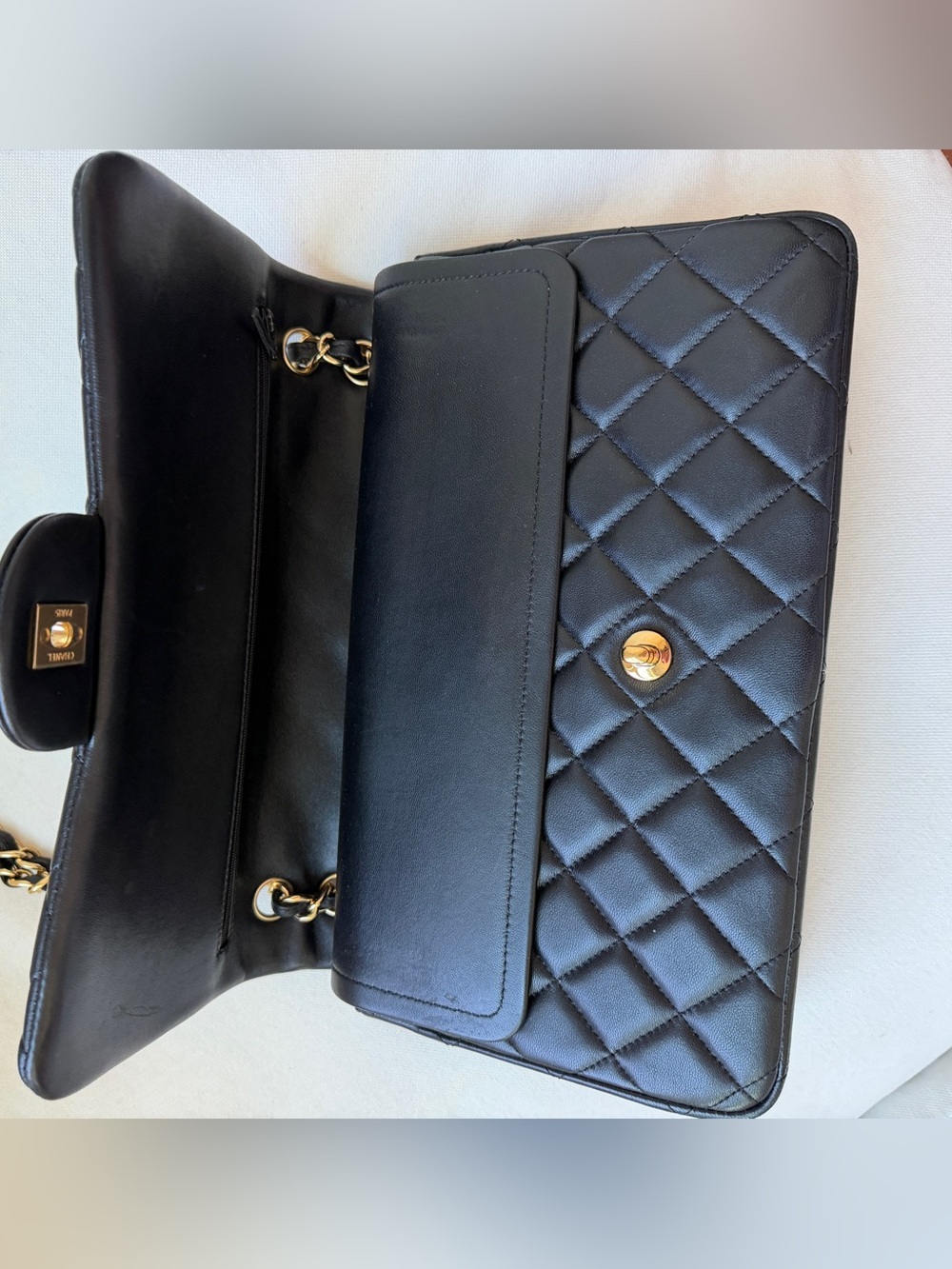 CHANEL Jumbo (large) classic flap lambskin - Picture 7 of 10